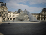 En libertad tres de los cinco detenidos el jueves por el robo del Louvre