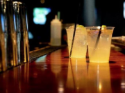 Tres ideas de cócteles bajos en azúcar para fiestas de fin de año