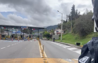 Sigue bloqueo en peaje de La Calera por manifestaciones