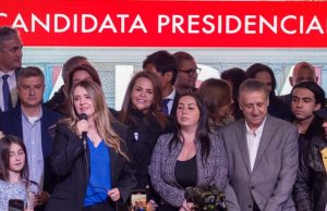 Candidata Paloma Valencia dijo que recorrerá Colombia de la mano de Uribe