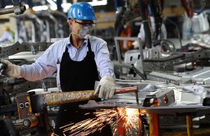 Mejora índice de confianza comercial, pero cae el de industria en noviembre