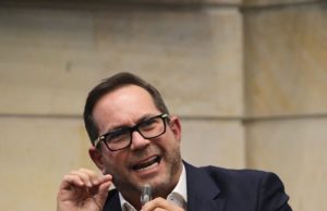 “No puede ser posible que el Ejecutivo crea que le puede dar órdenes al Congreso”