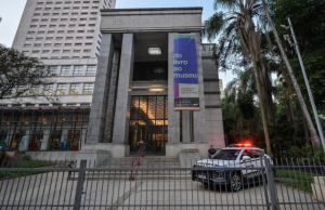 Roban ocho grabados de Henri Matisse de biblioteca en Sao Paulo