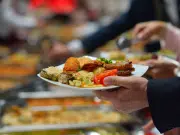 Diciembre, la temporada crítica para la higiene: en el 2024 hubo 661 brotes por alimentos contaminados; así puede prevenir intoxicaciones