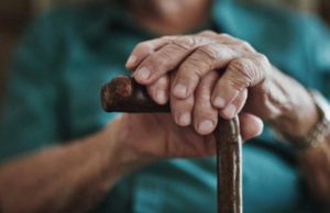 Más de un tercio de las personas mayores de 100 años en Colombia conserva su capacidad cognitiva y funcional, según estudio
