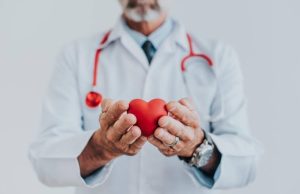 Las relaciones íntimas también influyen en el corazón: estudio propone incluir a la pareja en la rehabilitación cardíaca