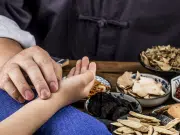 La OMS busca dar una base científica a la medicina tradicional e integrarla en los sistemas sanitarios
