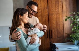 Canciones que cuidan: cómo las nanas en unidades de cuidados intensivos ayudan a bebés y padres en momentos de alta tensión