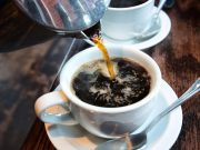 Lo que le pasa a su cerebro y al cuerpo cuando toma café sin azúcar: nuevos hallazgos
