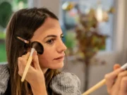 Estudio psicológico revela la personalidad de quienes no usan maquillaje: rasgos claros