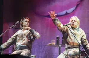 Ca7riel & Paco Amoroso presentan su nuevo álbum, ‘Top of the Hills’: la cima musical del dúo argentino