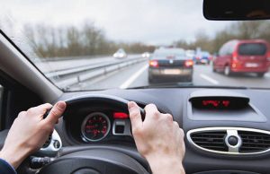 Dormirse 20 segundos al volante puede ser mortal: qué son los microsueños y cómo evitar accidentes en estas vacaciones
