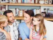 ¿Qué pasa con los niños en una ‘crianza evaporada’? Psicoanalistas explican lo que sucede cuando el rol de los padres se diluye