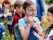 En diciembre aumentan las alergias, intoxicaciones y accidentes en niños: expertos entregan recomendaciones para prevenirlos
