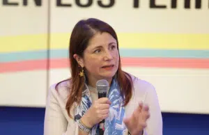Defensoría alerta por posibles interrupciones en servicios de salud y entrega de medicamentos desde enero
