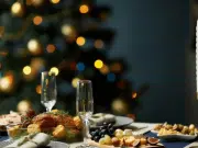Viajes, fiestas y comida fuera de casa, el otro riesgo de diciembre: alerta médica por excesos de fin de año