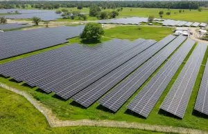 Baterías más baratas están redefiniendo el futuro de la energía en el mundo: informe señala que la solar será la más beneficiada