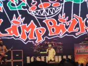En un mar de gorras rojas, Limp Bizkit volvió a Bogotá con homenaje a Sam Rivers en el festival Loserville