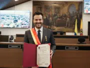 Gusi recibe la Cruz de Oro del Concejo de Bogotá por su aporte a la música colombiana: ‘Aquí construí lo que me ha llevado a los escenarios del mundo’