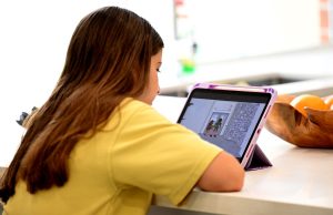 Francia planea prohibir las redes sociales a menores de 15 años