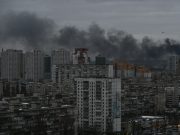 Rusia bombardea Kiev en vísperas de reunión entre Trump y Zelenski