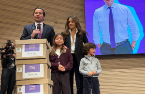 Estos son los precandidatos que ya entregaron firmas y los que aún faltan