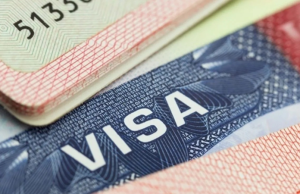 EE. UU. suspende programa de visas de diversidad tras ataque en la U. Brown