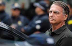 Expresidente brasileño Jair Bolsonaro ingresa a hospital para cirugía