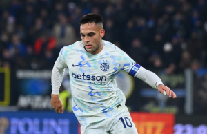 Lautaro Martínez mantiene líder al Inter, Milán y Nápoles siguen al acecho