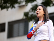 María Corina Machado resultó con fractura vertebral al salir de Venezuela