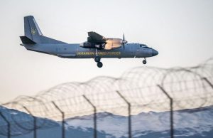 Mueren siete personas tras estrellarse avión militar en Rusia