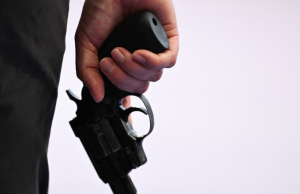 Buscan a una segunda persona tras tiroteo en universidad de EE. UU.