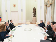Putin evaluará ajustes al plan de paz que le entregaron enviados de Trump
