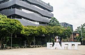 100 becas a investigadores entregó EAFIT