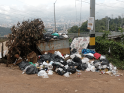 Turismo y comercio disparan generación de residuos en el barrio