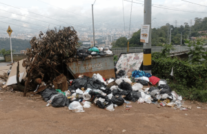 Turismo y comercio disparan generación de residuos en el barrio