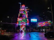 Comenzaron los recorridos nocturnos de Navidad por la avenida La Playa