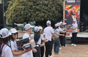 Abelardo De la Espriella inscribe su candidatura con 4,8 millones de firmas