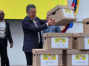 Precandidato Aníbal Gaviria entregó 1.643.327 firmas a Registraduría