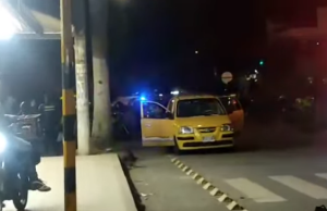 Un taxista y dos policías heridos dejó explosión en La Casona, Cali