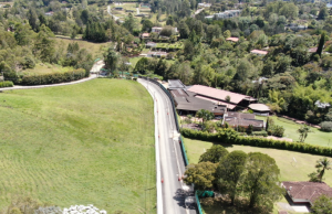 Adjudican licitación para pavimentación de 537 km de vías en Antioquia