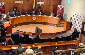 Dos magistrados piden a la Corte suspender el decreto de emergencia económica