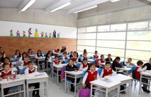 Incremento del salario mínimo, nueva carga para los colegios privados, que suman más de 6.000 instituciones cerradas en los últimos años