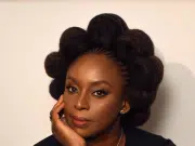‘Es mi primera novela como madre y como alguien que ya no tiene padres’: Chimamanda Ngozi se sincera sobre su última obra y los ‘ladrones de tiempo’