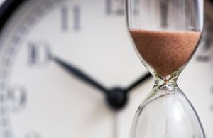 ¿El tiempo falla? Nuevos modelos cuánticos plantean una imperceptible inestabilidad del reloj universal