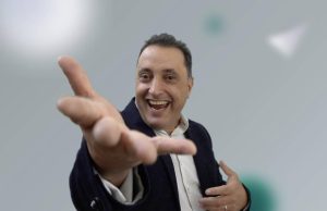 Profesores de la Universidad Nacional buscan apoyo alimentario para estudiantes con función benéfica de Andrés López y su Pelota de Letras