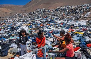 Preocupación por monumental botadero de ropa usada en Chile: miles de millones de toneladas