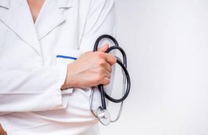 Exministros de salud advierten que el sistema inicia 2026 más desfinanciado y con decisiones que ponen en riesgo a los pacientes
