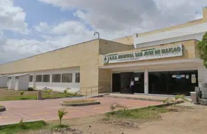Las polémicas del Ministerio de Salud en Maicao: entregaron lanchas ambulancia en el desierto y hay denuncias que salpican a la esposa del ministro