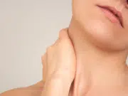 Bacterias en tumores explican por qué la inmunoterapia falla en cáncer de cabeza y cuello, según estudios de Cleveland Clinic